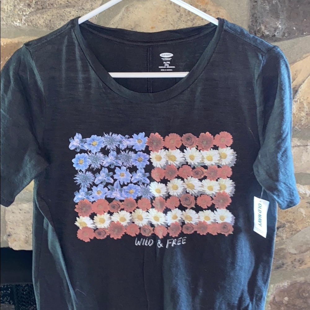 old navy tshirt